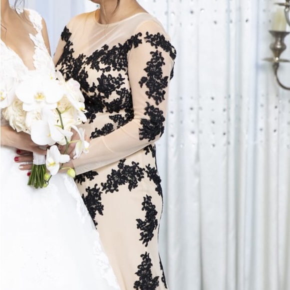 BLACK NUDE GOWN WITH A LITTLE TRAIN - Picture 1 of 2